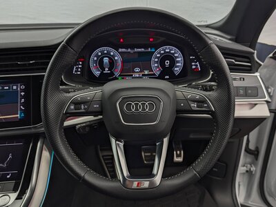 2020 AUDI Q8 — миниатюра 16
