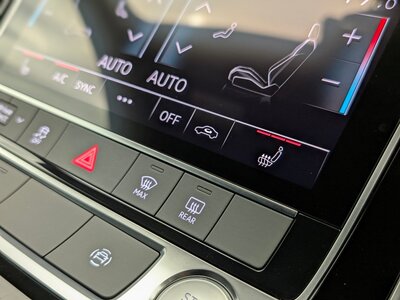 2020 AUDI Q8 — миниатюра 23