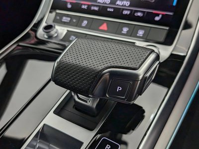 2020 AUDI Q8 — миниатюра 19