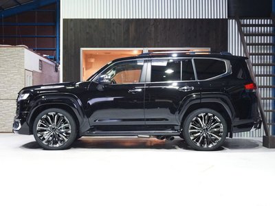 2024 Toyota LAND CRUISER 300 photo 9