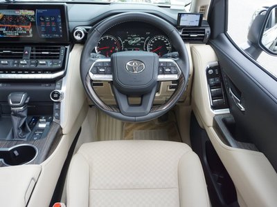 2024 Toyota LAND CRUISER 300 thumbnail 18