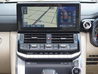 2024 Toyota LAND CRUISER 300 thumbnail 32