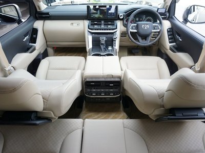 2024 Toyota LAND CRUISER 300 thumbnail 17