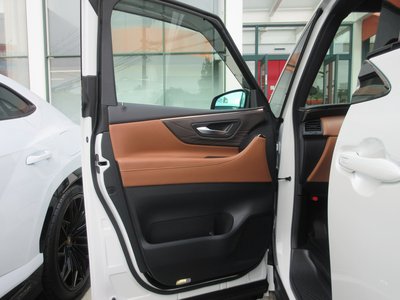 صورة 38 لـ 2026 Toyota VELLFIRE