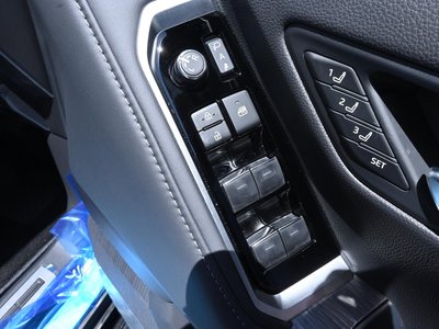 2025 Toyota LAND CRUISER 300 缩略图 27