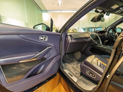 2023 Aston Martin DBX — миниатюра 24