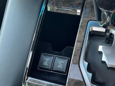 صورة 14 لـ 2023 Toyota ALPHARD