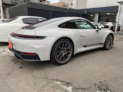 2025 Porsche 911 photo 9