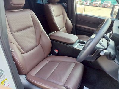 صورة 42 لـ 2025 Toyota LAND CRUISER 250