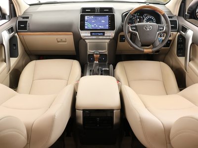2025 Toyota LAND CRUISER PRADO photo 10