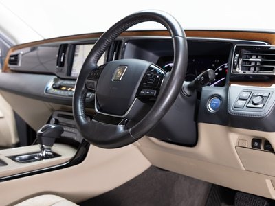 صورة 43 لـ 2019 Toyota CENTURY