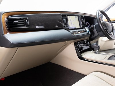 صورة 46 لـ 2019 Toyota CENTURY