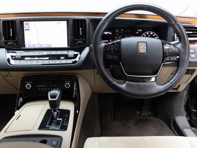 صورة 41 لـ 2019 Toyota CENTURY