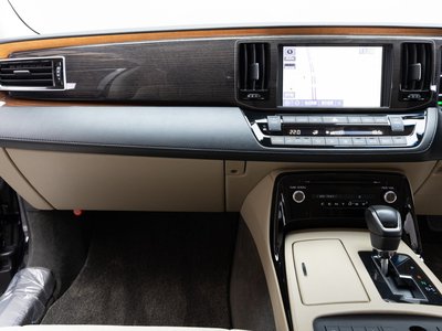 صورة 42 لـ 2019 Toyota CENTURY