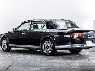 صورة 30 لـ 2019 Toyota CENTURY