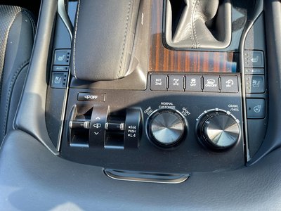 2017 Lexus LX — фото 26