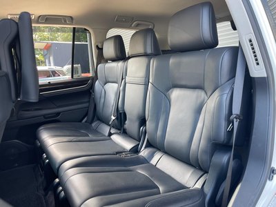 2017 Lexus LX — фото 40