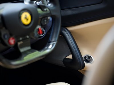 2017 Ferrari GTC4 LUSSO — фото 3
