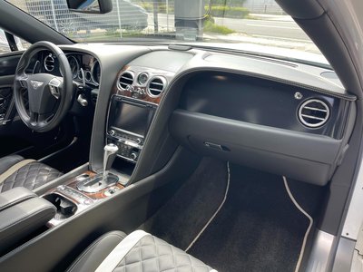 2017 Bentley FLYING SPUR — фото 15