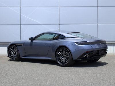 2026 Aston Martin DB12 — фото 2
