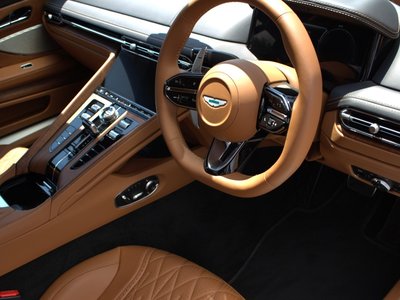 2026 Aston Martin DB12 缩略图 18