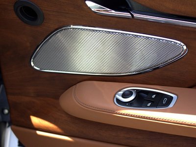2026 Aston Martin DB12 缩略图 17
