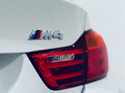 صورة 43 لـ 2015 BMW M4 COUPE