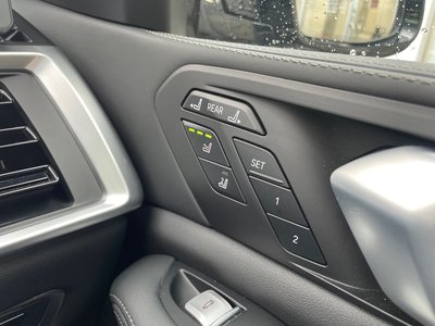 2023 BMW X7 thumbnail 24