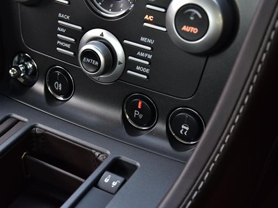 صورة مصغرة 33 لـ 2009 Aston Martin V8