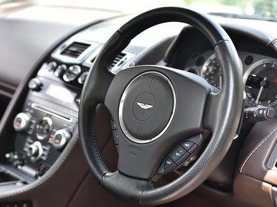 صورة مصغرة 4 لـ 2009 Aston Martin V8