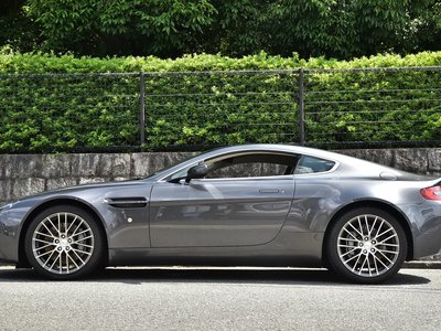 صورة مصغرة 21 لـ 2009 Aston Martin V8