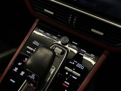 2019 Porsche CAYENNE thumbnail 20