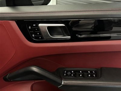2019 Porsche CAYENNE thumbnail 23