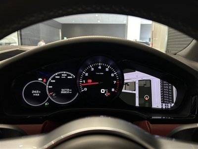 2019 Porsche CAYENNE photo 16