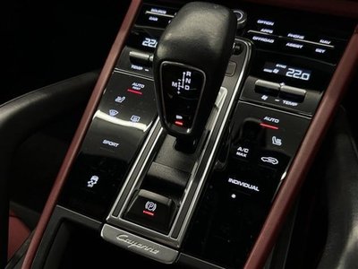 2019 Porsche CAYENNE thumbnail 21