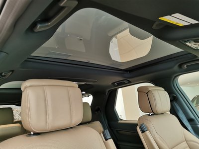 2024 LAND Rover DISCOVERY photo 3