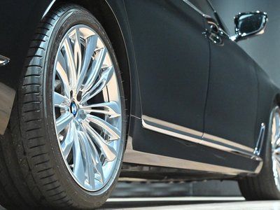 2017 BMW 7 SERIES thumbnail 18