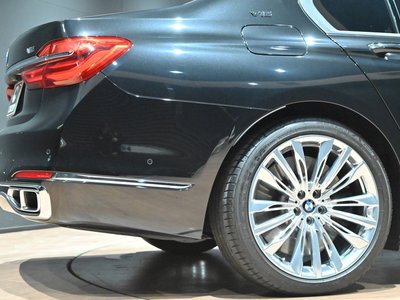 2017 BMW 7 SERIES thumbnail 28