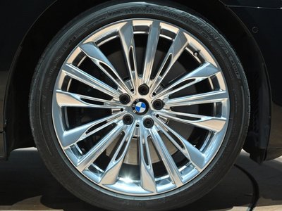 2017 BMW 7 SERIES photo 2