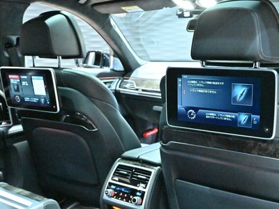 2017 BMW 7 SERIES photo 4