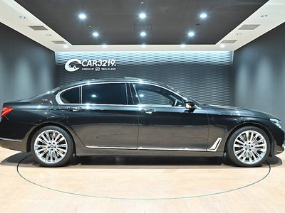 2017 BMW 7 SERIES photo 10