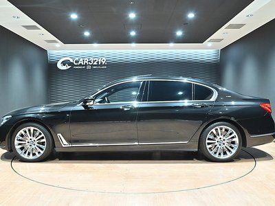 2017 BMW 7 SERIES photo 11