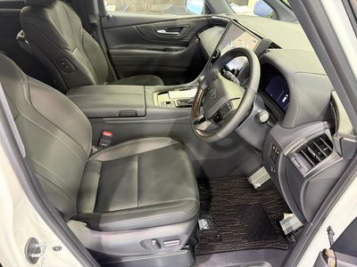 2026 Toyota ALPHARD — фото 7