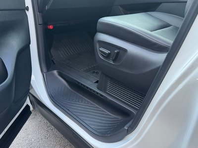 2025 Toyota ALPHARD — фото 10