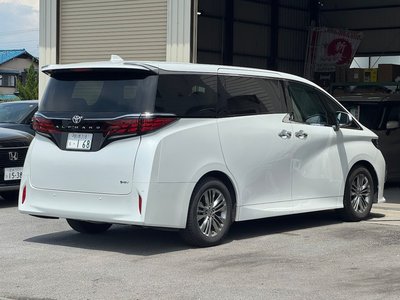 2025 Toyota ALPHARD — фото 2