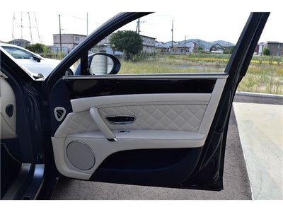 صورة مصغرة 25 لـ 2018 Bentley FLYING SPUR