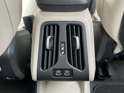 2025 BMW IX1 thumbnail 19
