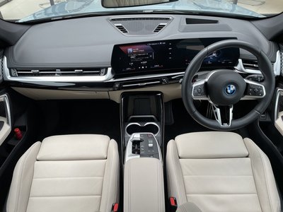 2025 BMW IX1 photo 2