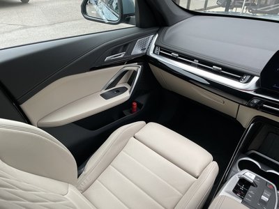 2025 BMW IX1 thumbnail 21