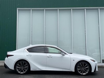 2021 Lexus IS thumbnail 36
